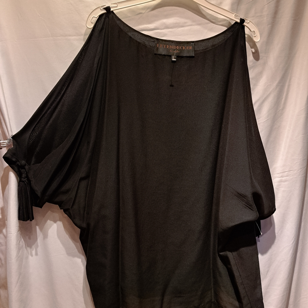 Elegant Black Top by Hey Endrucker